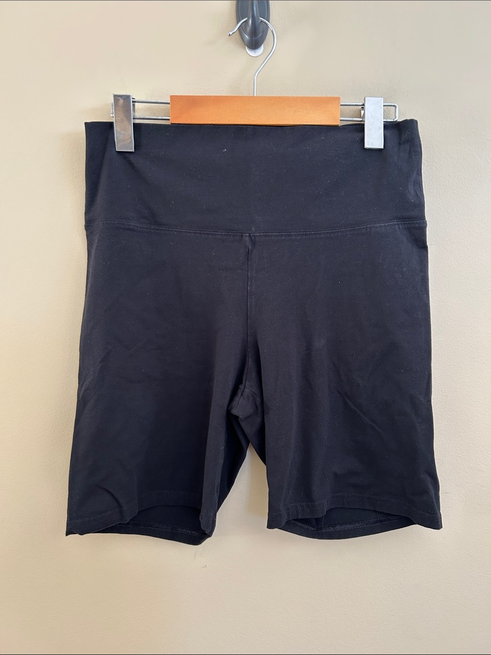TNA 6” inseam High Waisted Bike Shorts Size L